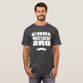 Cooler Schnurrbart Bro T-Shirt (Vorne ganz)