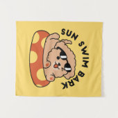 Cooler Sommerhund Floating - Niedliches Puppy Pool Wandteppich (Vorderseite (Horizontal))