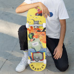 Cooler Surreal Funny Einzigartiger Personalisierte Skateboard<br><div class="desc">Cool Surreal Funny Unique Custom Personalisiert Name Skateboard zeigt Ihren personalisierten Namen in der modernen Typografie auf einer lustigen Collage von Autos, Flugzeug, Enten, Blume, Vögeln und eine Person. Personalisieren Sie diese, indem Sie den Text in dem dafür vorgesehenen Textfeld bearbeiten. Geben Sie Ihrem Lieblingskateboarder zu Weihnachten, Geburtstag oder Ihrer...</div>