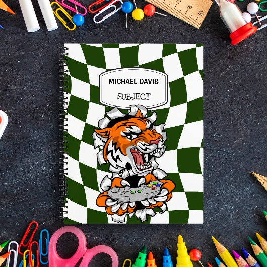 Cooler Tiger Gamer mit Videospielecontroller Notizblock