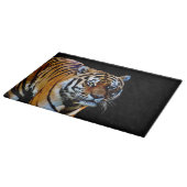 Cooler Tiger mit schwarzem Hintergrund Schneidebrett (Ecke)