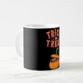Cooler Trick oder Treat Halloween Kaffeetasse (Vorderseite Links)