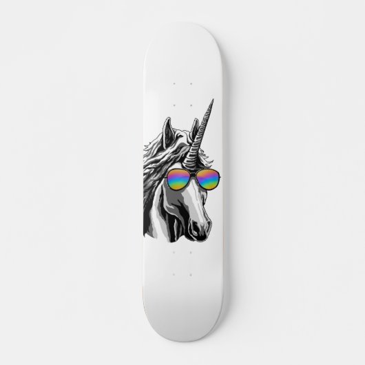Cooler Unicorn mit Regenbogensonnenbrillen Skateboard (Vorne)