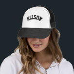 Cooler Upside Down City Name Trendy Stilvoll Truckerkappe<br><div class="desc">Mit diesem trendigen LKW-Hut, der auf dem Kopf steht, drehen Sie sich um! Dieses coole und stilvolle Design ist perfekt, um Ihnen Ihr einzigartiges Ambiente zu zeigen. Personalisieren Sie es mit Text, um es ganz Ihnen zu machen! *Wenn Ihr Stadt-Name länger ist als dieser und nicht passt, bitte "Bearbeiten mit...</div>