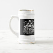 Cooler VATER in den Schwermetallart-T-Shirts und Bierglas (Links)