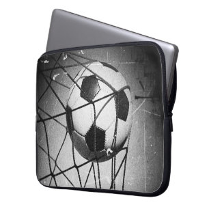 Cooler Vintager Grunge-Fußball im Ziel Laptopschutzhülle