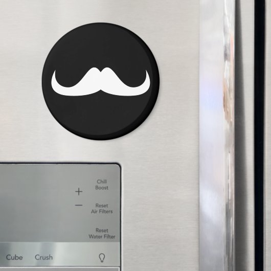 Cooler weißer Handlebar-Schnurrbart auf schwarz Magnet (In Situ (Kühlschrank))