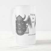 Cooler Wikinger-Schädel mit der grafischen Mattglas Bierglas (Vorderseite Links)