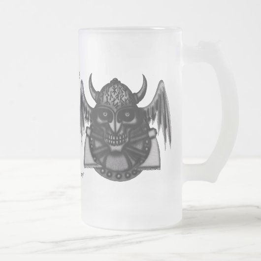 Cooler Wikinger-Schädel mit der grafischen Mattglas Bierglas (Rechts)