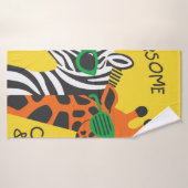 Cooler Zebra und Giraffe mit Brille auf gelb b Badehandtuch (Badehandtuch)