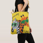 Cooler Zebra und Giraffe mit Brille auf gelb b Tasche (Von Nahem)