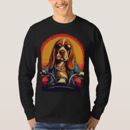 Cooles Basset-Hundbiker bei Sonnenuntergang T-Shirt