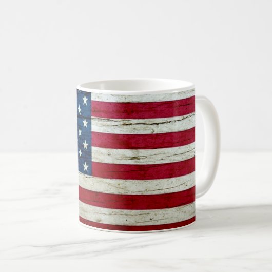 Cooles beunruhigtes amerikanische Flaggen-Holz Kaffeetasse (VorderseiteRechts)