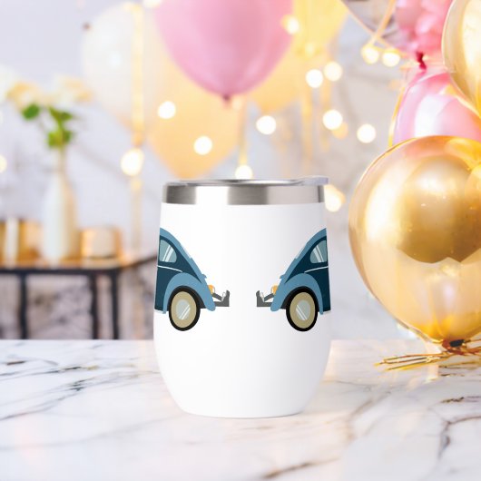 cooles blaues Retro-Auto mit Schrammen (Junggesellenabschied)