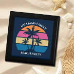 Cooles Custom Beach Party Blue Palm Tree Erinnerungskiste<br><div class="desc">Dieses niedliche Party mit blauer Geschenkboxen eignet sich ideal für eine Wiedersehen-Familie im Sommer auf einer tropischen Insel. Personalisieren Sie diese lustigen Palmen Schachteln für eine Küstenveranstaltung mit Freunden oder Familie.</div>