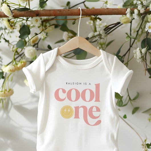 Cooles erhabenes Mädchen Baby Strampler