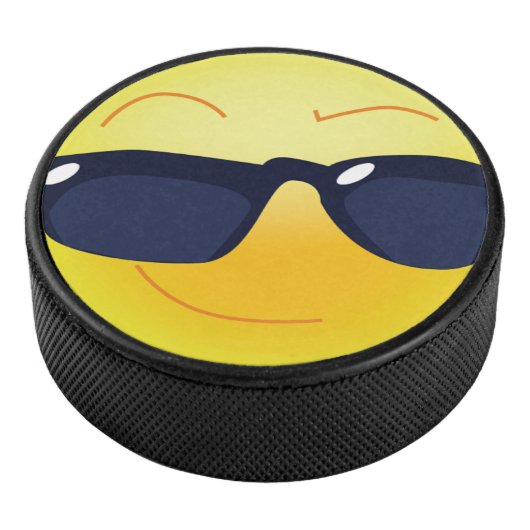 COOLES GESICHT EISHOCKEY PUCK (3/4)