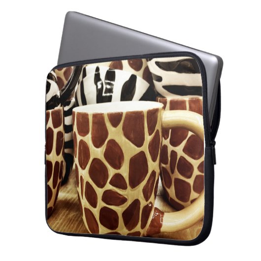 Cooles Giraffenmuster und Zebrastreifen Kaffeebech Laptopschutzhülle (Vorderseite Links)