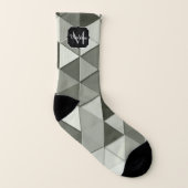 Cooles Graustufendreieck-geometrisches Monogramm Socken (Rechts - Außen)