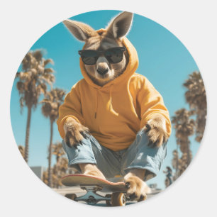 Cooles Kangaroo in Sonnenbrille auf einem Skateboa Runder Aufkleber