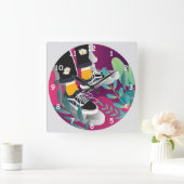 Cooles Kind mit Tennisschuhen nur abkühlen Quadratische Wanduhr (Zuhause)