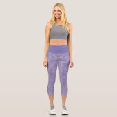 Cooles Lavendel-Lilac-dünnes, horizontales Streife Capri Leggings (Vorderseite)