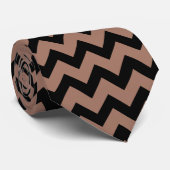 Cooles Mocha Mousse Schwarz Zickzack Muster Krawatte (Gerollt)