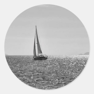 Cooles modernes Foto von Segelbooten im Sommer Runder Aufkleber