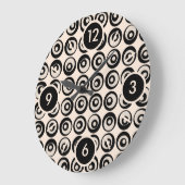 Cooles Muster aus schwarzen und cremefarbenen Krei Große Wanduhr (Winkel)