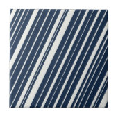Cooles Navy Blue und White Diagonal Stripes Muster Fliese (Vorderseite)