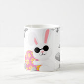Cooles Osterhasen mit farbenfrohen Eiern Kaffeetasse (Mittel)