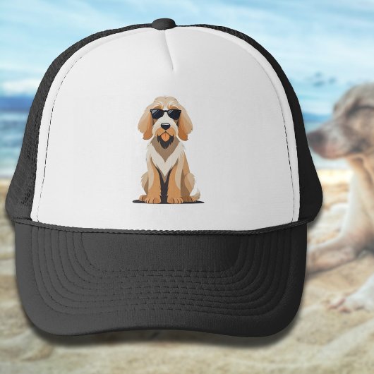 Cooles Otterhound mit Sunnien Truckerkappe