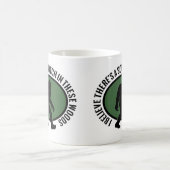 Cooles ovales Squatch in diesem Holz Kaffeetasse (Mittel)