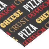 Cooles Pizza Pepperoni-Käsekrste-Textmuster Tischdecke (Schrägansicht)