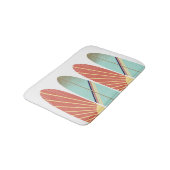 Cooles Retrorot und blaues Surfbrett Badematte (Schrägansicht)