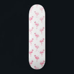 Cooles rosa tropisches Flamingo-Muster in Weiß Skateboard<br><div class="desc">Das rosa Flamingo-Muster im weißen Hintergrund. Die rosa Flamingo Bird Print ist ein großartiges Geschenk für ein tropisches Party im Sommer.</div>