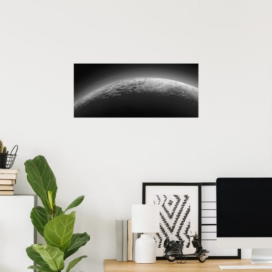 Cooles Schwarz-Weiß-Gelände von Pluto Poster (Heimbüro)