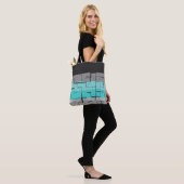 Cooles Schwarz-weiß-Grau-Blaumuster Tasche (Am Model)