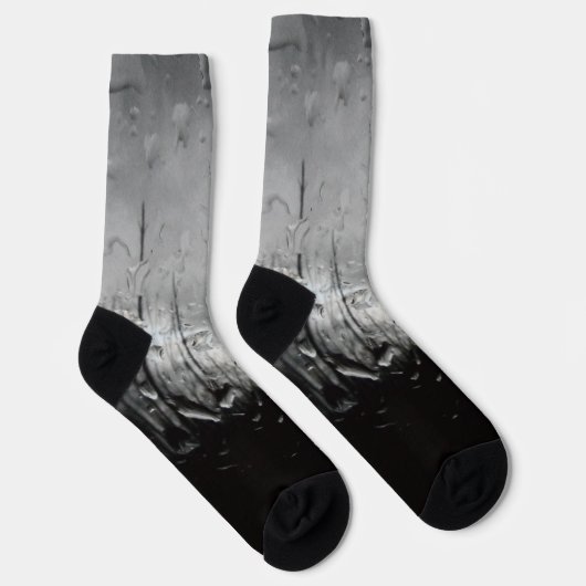 Cooles Schwarz-Weiß-Wasser fällt abstrakt ab Socken (Rechts)