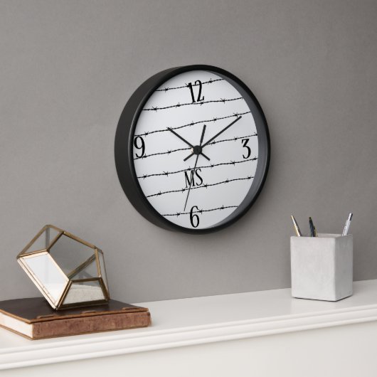 Cooles schwarz-weißes Stacheldraht Monogram Uhr (Büro)