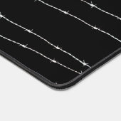 Cooles Schwarzweiß-Stacheldraht Monogram Schreibtischunterlage (Ecke)