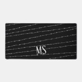 Cooles Schwarzweiß-Stacheldraht Monogram Schreibtischunterlage (Vorderseite)
