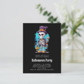 Cooles Skelett in einem Top Hat Halloween Einladungspostkarte (Stehend Vorderseite)