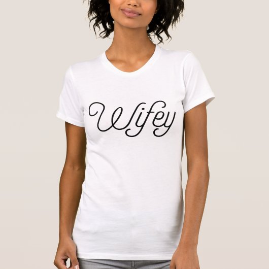 Cooles Skript "Wifey" T-Shirt (Vorderseite)