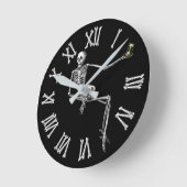 Cooles Vintages Skelett mit Hourglass Halloween Runde Wanduhr (Winkel)