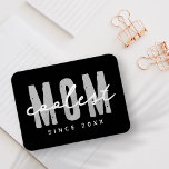 Coolste Mama seit 20XX Moderne, einfache Preppy Magnet<br><div class="desc">Dieses einfache und moderne Design besteht aus san-Serifentypografie.</div>