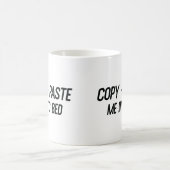 "Copy + Paste Me in Bed"-Tasse 💻 ➡️ 🛏️ Kaffeetasse (Mittel)