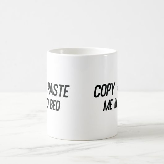 "Copy + Paste Me in Bed"-Tasse 💻 ➡️ 🛏️ Kaffeetasse (Mittel)