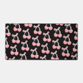 Coquette Ästhetische Bow Cherries Custom Monogram Schreibtischunterlage (Vorderseite)