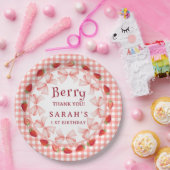 Coquette Berry Erster Geburtstag Rot Gingham Pappteller (Party)